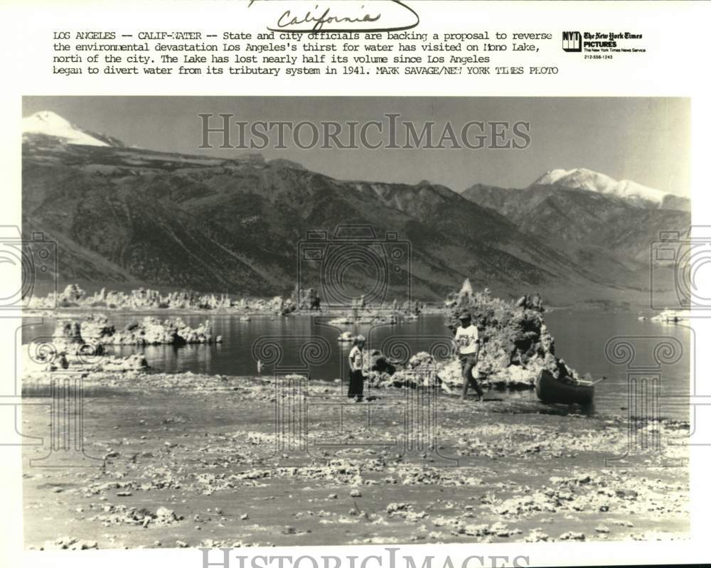 Press Photo Visitors enjoying the beach at Mono Lake, Los Angeles, California- Historic Images