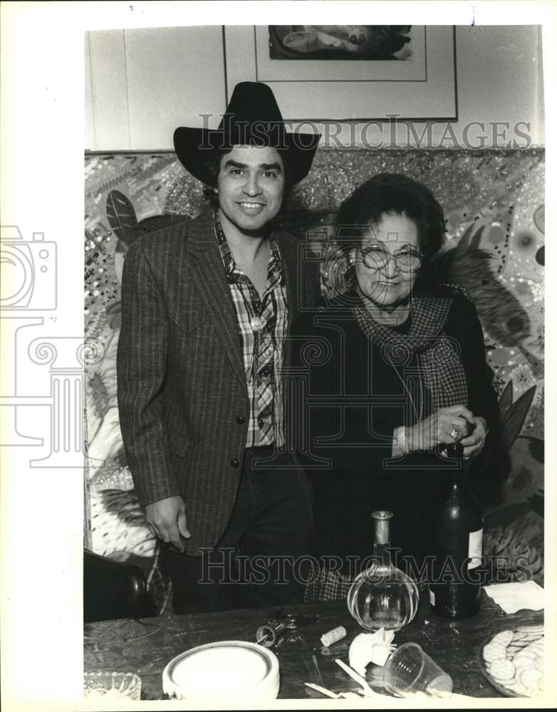 1991 Press Photo Andy Villarreal and Josephine Mendez pose at art event.- Historic Images