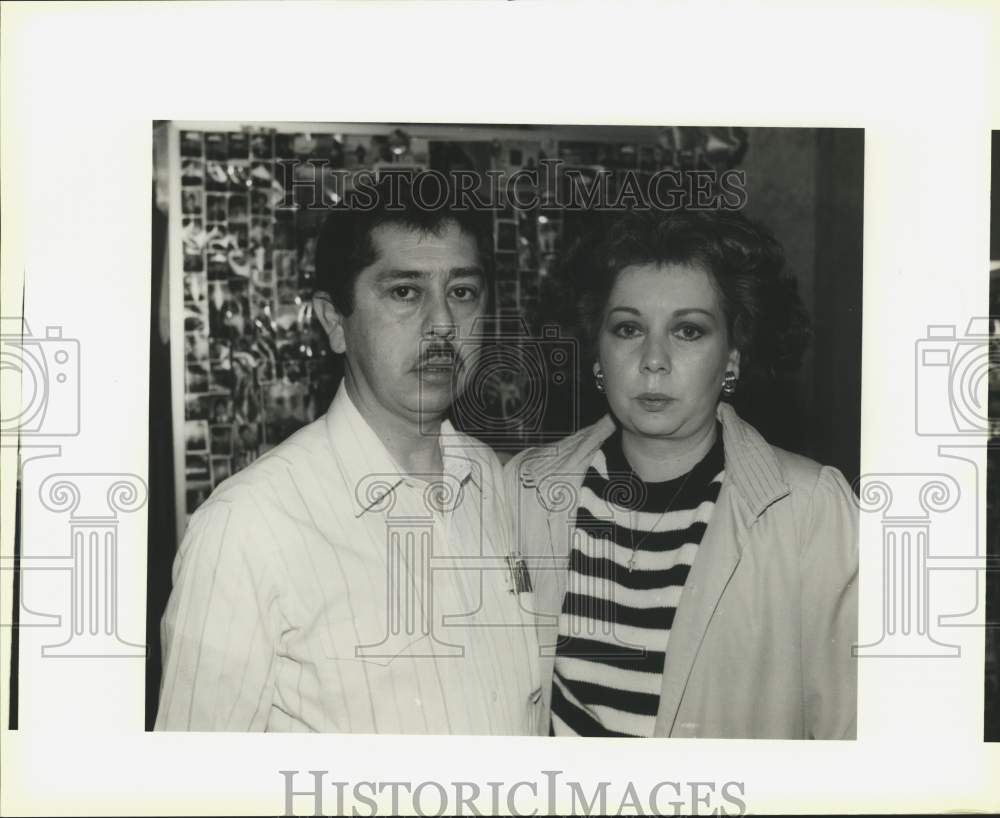 1991 Press Photo Andrew and Slivia Villarreal leave San Bernando Cathedral