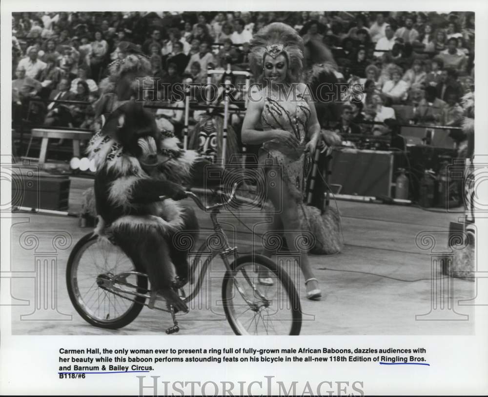 Press Photo Carmen Hall performing with African Baboons at Ringling Bros. Circus- Historic Images