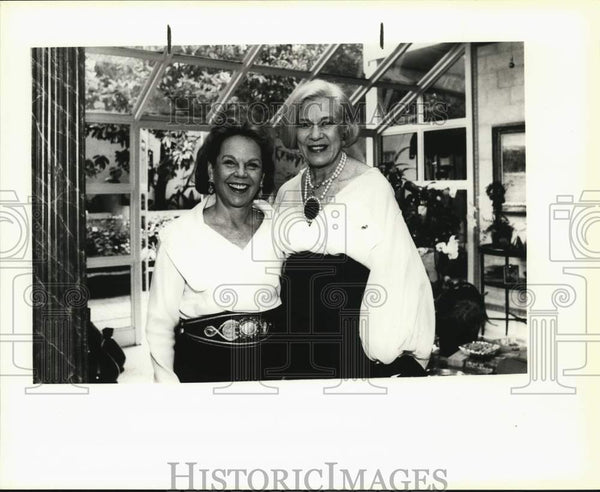 1991 Press Photo Patsy Johnson and guest of Art League Exhibit and ...