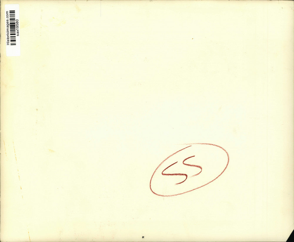 1981 Press Photo Citizens in Urumqu, China conducting their everyday life