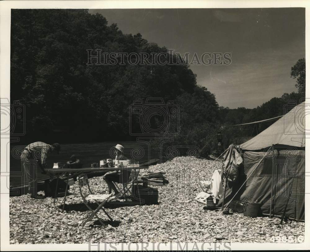 Press Photo Folks on float trip in Clark national Forest in Missouri - sax19732- Historic Images