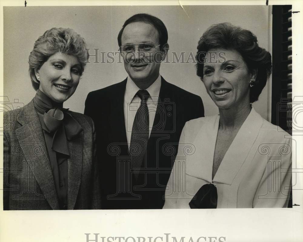 1985 Press Photo Murray Johnston Jr., Lynne Schreiner & Jeannie Frieden at event- Historic Images