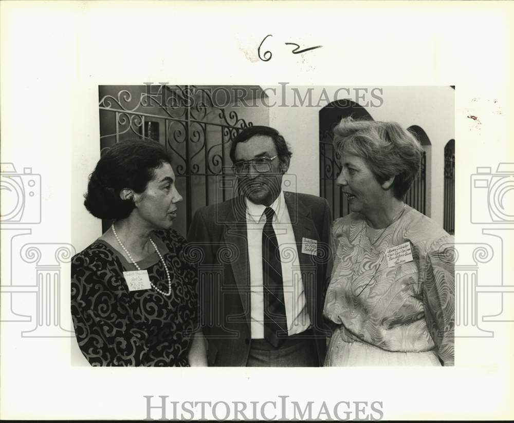 1987 Press Photo HUD officials confer at Hilton in San Antonio, Texas- Historic Images