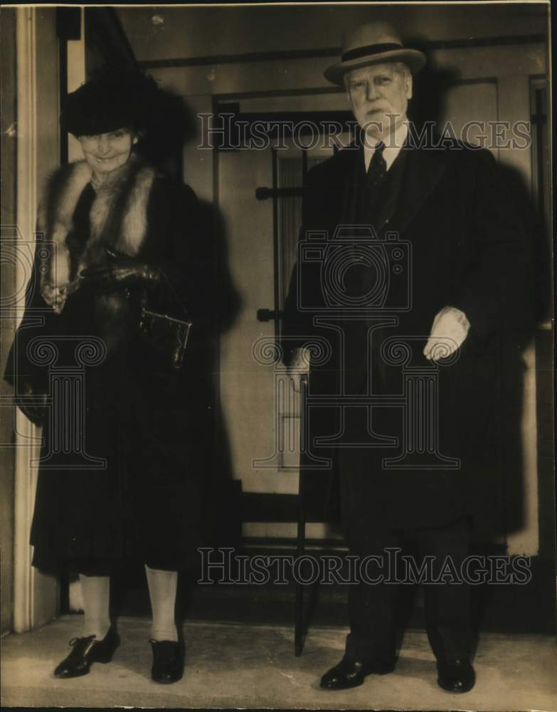 1944 Press Photo Former Chief Justice of U.S. Charles Evans Hughes with wife, DC- Historic Images