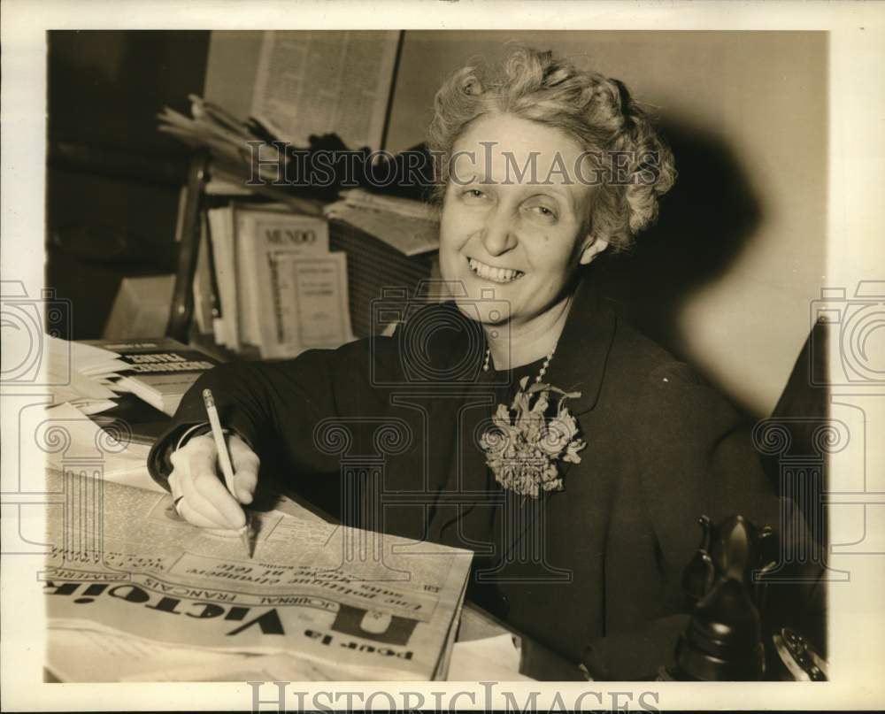 1942 Press Photo Genevieve Tabouis edits her newspaper at her New York office- Historic Images