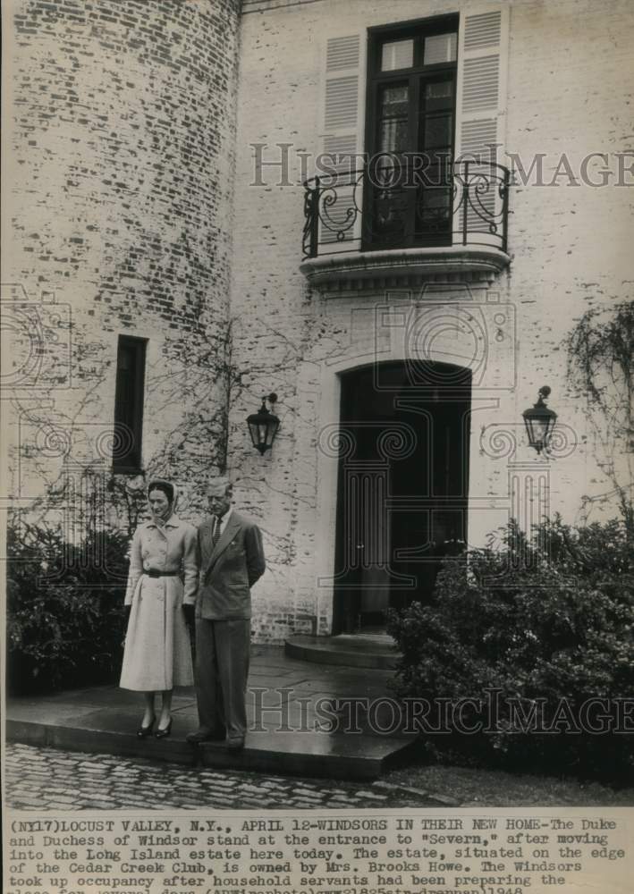 1948 Press Photo The Duke &amp; Duchess of Windsor at &quot;Severn&#39;s&quot; entrance in NY- Historic Images