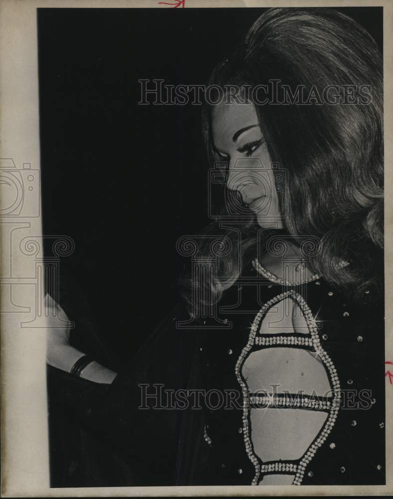 1975 Press Photo Linda McKellop - stripper - sax20701- Historic Images