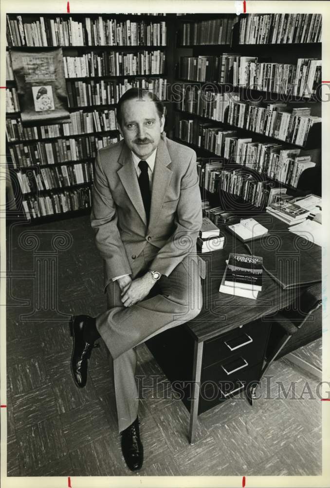 1983 Press Photo Warren Wagar, professor at State University of New York- Historic Images