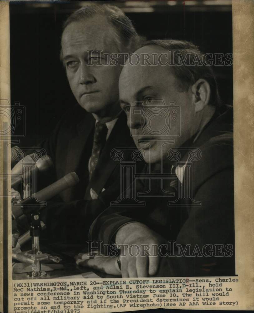 1975 Press Photo Charles Mac Mathias and Adlai Stevenson III at news conference- Historic Images