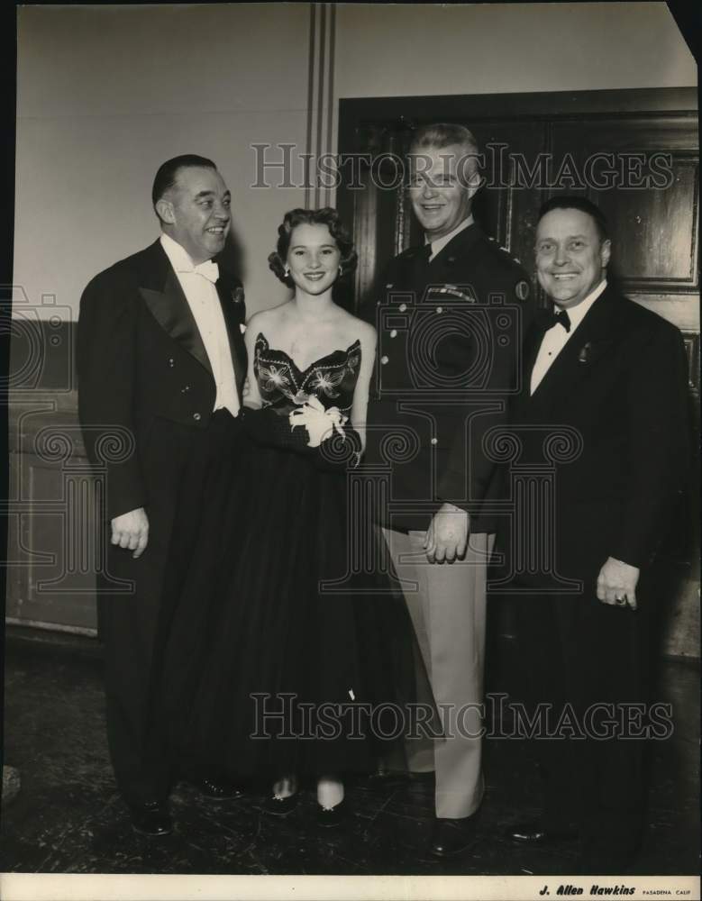 Press Photo Texas Nowotny, Miss Fiesta, and company smile for photograph- Historic Images