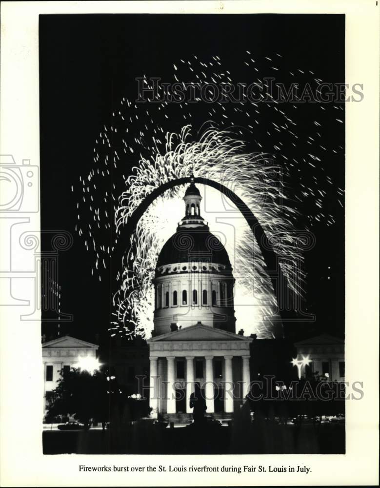 Press Photo Fireworks burst over the St. Louis riverfront during Fair St. Louis- Historic Images