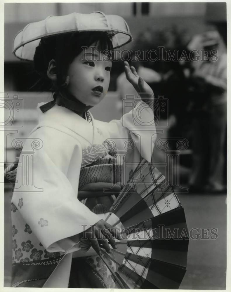 1985 Press Photo A little girl attends San Francisco's Cherry Blossom Festival- Historic Images