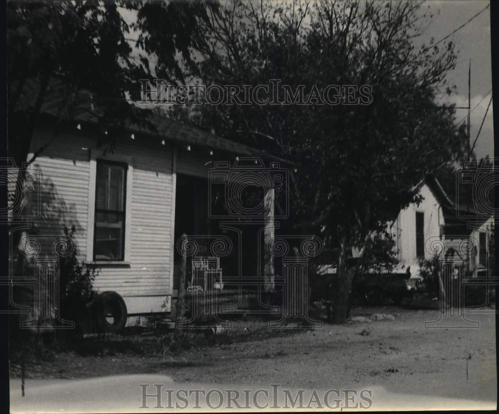 Press Photo Slum houses - sax22089- Historic Images