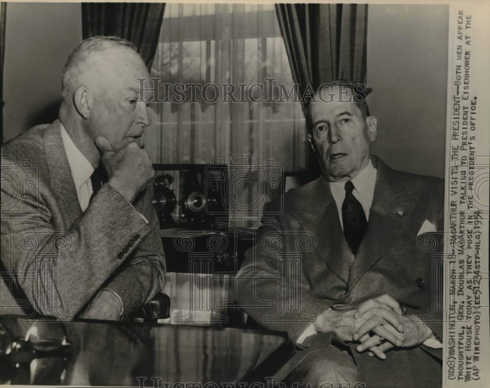 1954 Press Photo Douglas MacArthur talks to President Eisenhower at White House- Historic Images