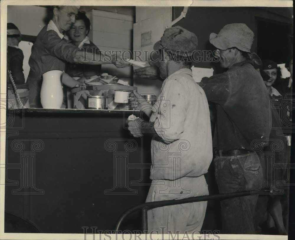 Press Photo A Red Cross canteen for hurricane victims at Port O&#39;Connor- Historic Images