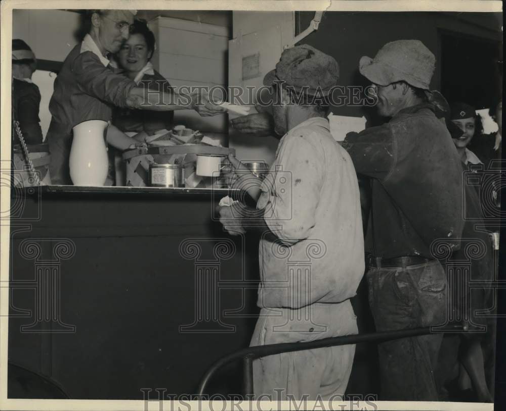 Press Photo A Red Cross canteen for hurricane victims at Port O'Connor- Historic Images