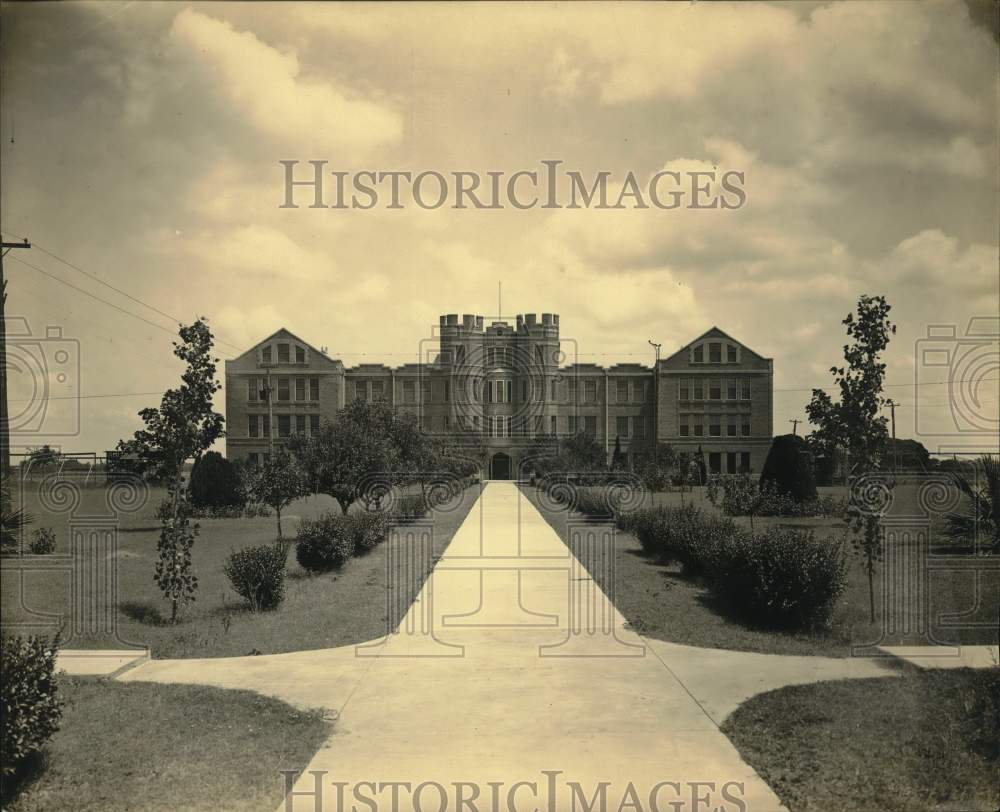 Press Photo Overall view of the Lutheran College in Seguin, Texas - sax22464- Historic Images