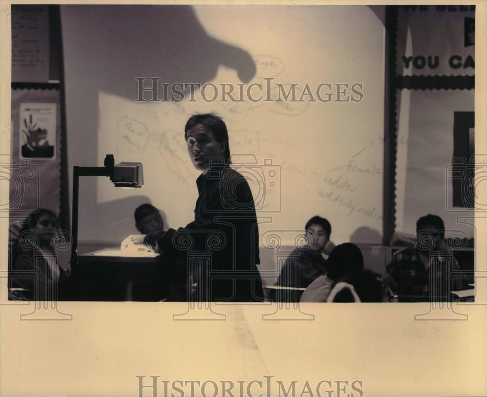 Press Photo Christopher Maier conducts storytelling workshop at Irving School- Historic Images