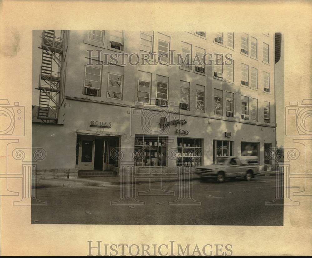 1982 Press Photo Rosengren's Bookstore exterior in general angled view- Historic Images