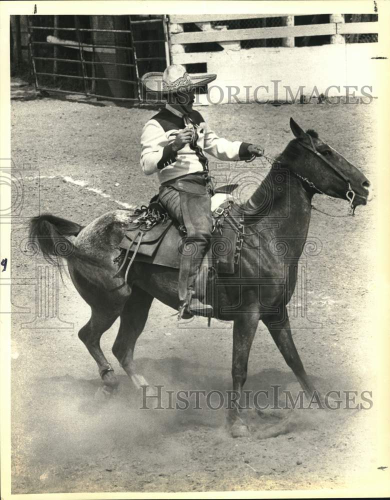 1982 Press Photo &quot;Cala de Caballo&quot; ridden by Beto Laurel at Charreada- Historic Images