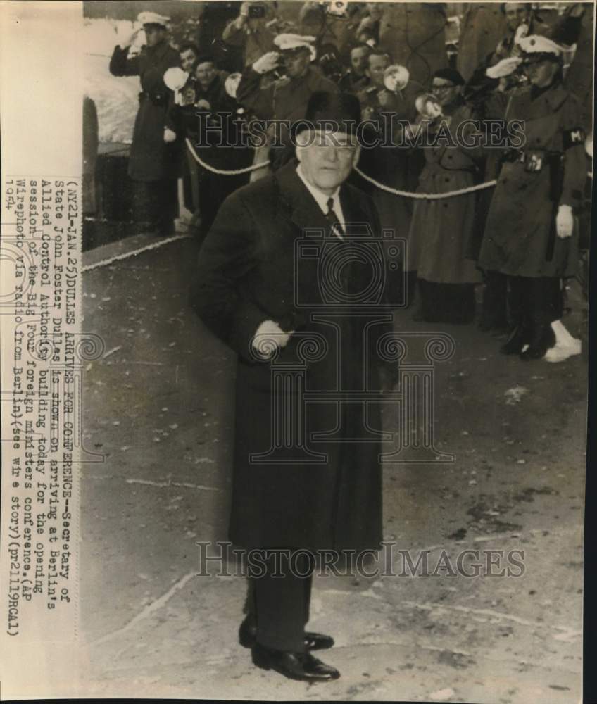 1954 Press Photo State Sec. John Foster Dulles arrives for conference in Berlin- Historic Images