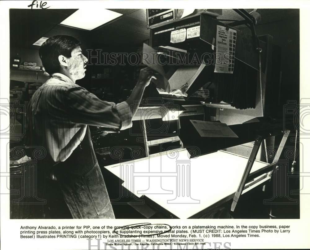 1988 Press Photo Anthony Alvarado works on a platemaking machine - sax23664- Historic Images