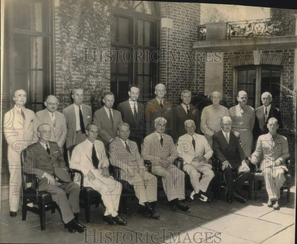 Press Photo U.S. Delegates in front of brick building, WWII security conference- Historic Images