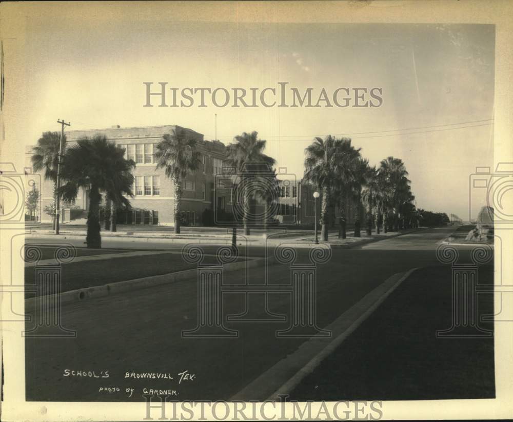 Press Photo General view of a school building in Brownsville, Texas - sax23917- Historic Images