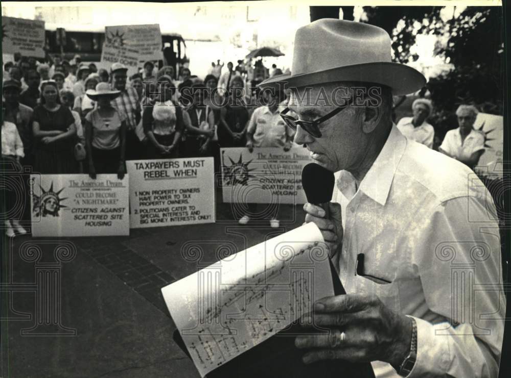 1987 Press Photo C. A. Stubbs speech during protest - sax24077- Historic Images