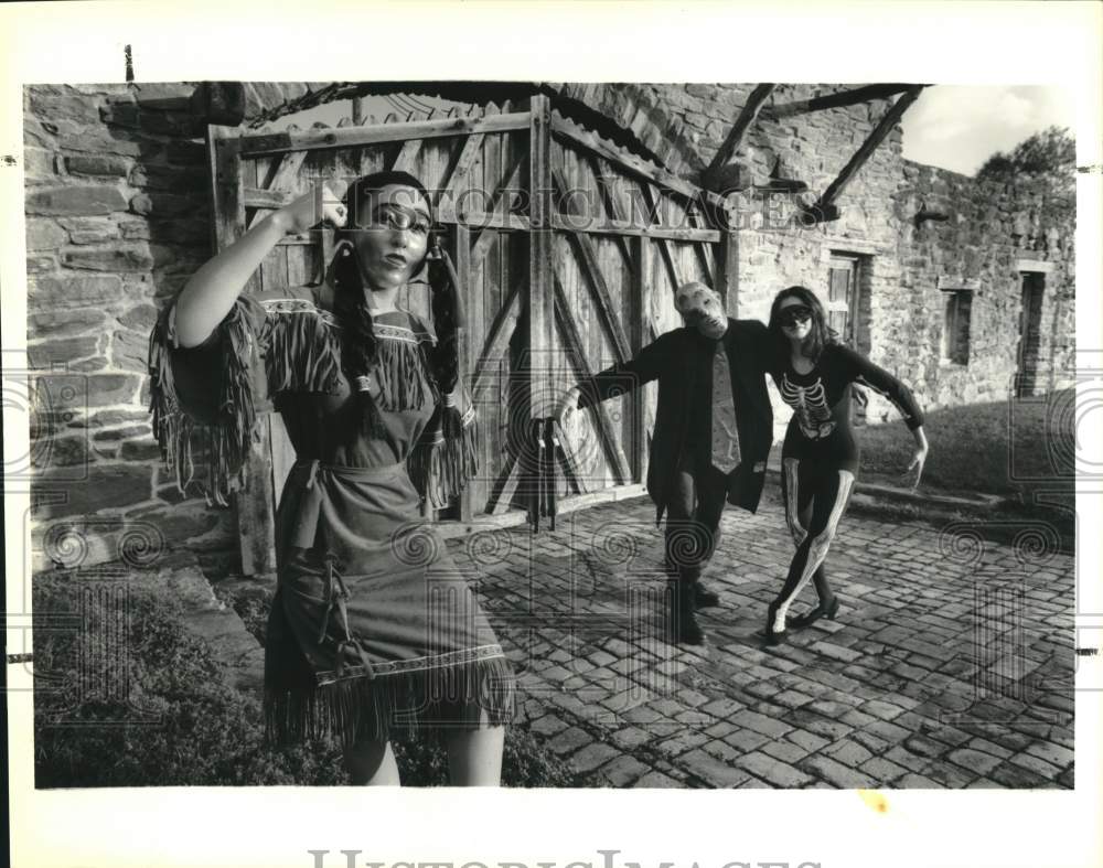 1994 Press Photo Members of City Dance during &quot;Dia de Los Muertos&quot; rehearsal- Historic Images