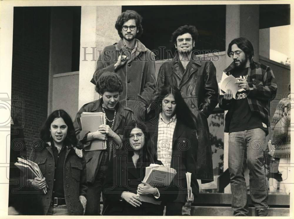 1970 Press Photo Brandeis students on their way to class on a fall afternoon- Historic Images