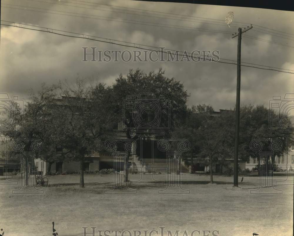 Press Photo Ely-Pepper Hall at Baylor College, a Cottage Home System building- Historic Images