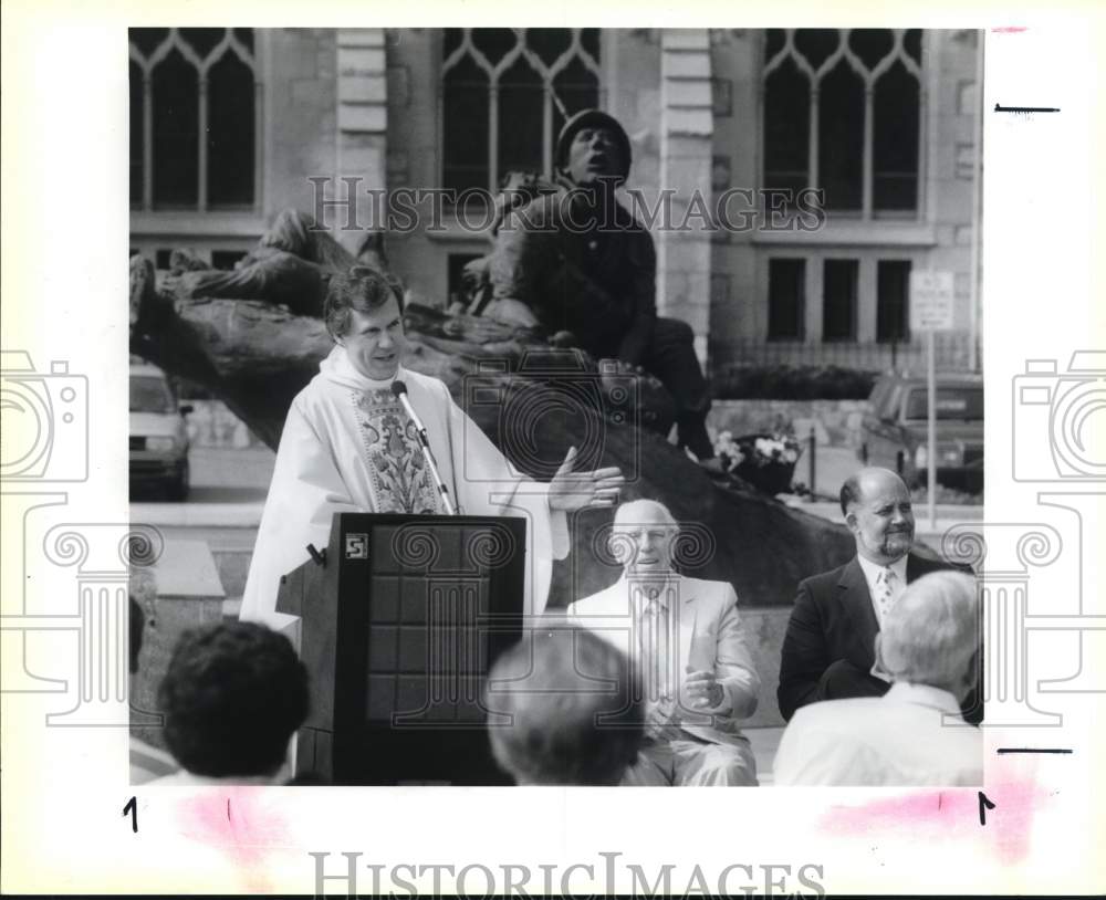 1988 Press Photo Officers at Memorial Day Services at Vietnam Veterans Memorial- Historic Images