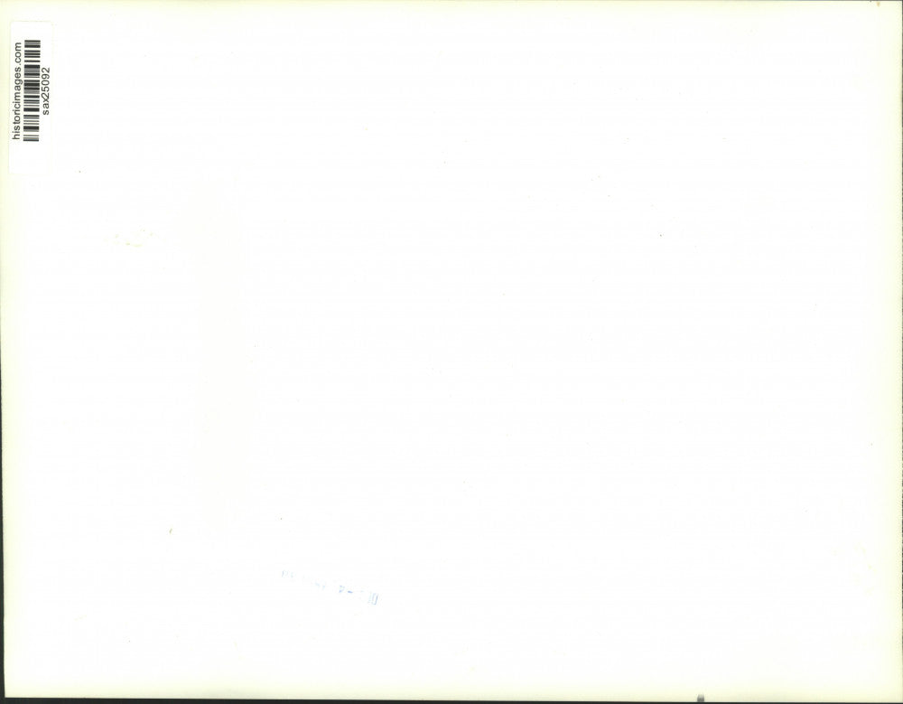 1992 Press Photo Am Ismail meets with workers at Wild Blueberry plant in Machias