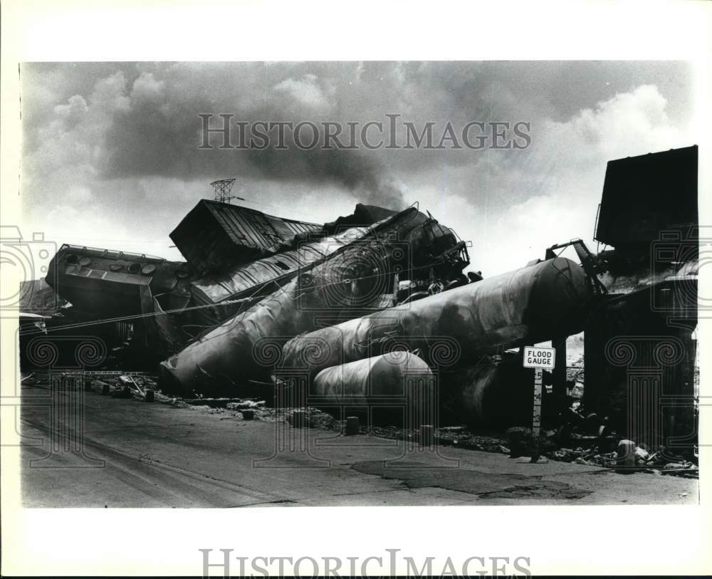 Press Photo Train cars stack after derailment - sax25289- Historic Images