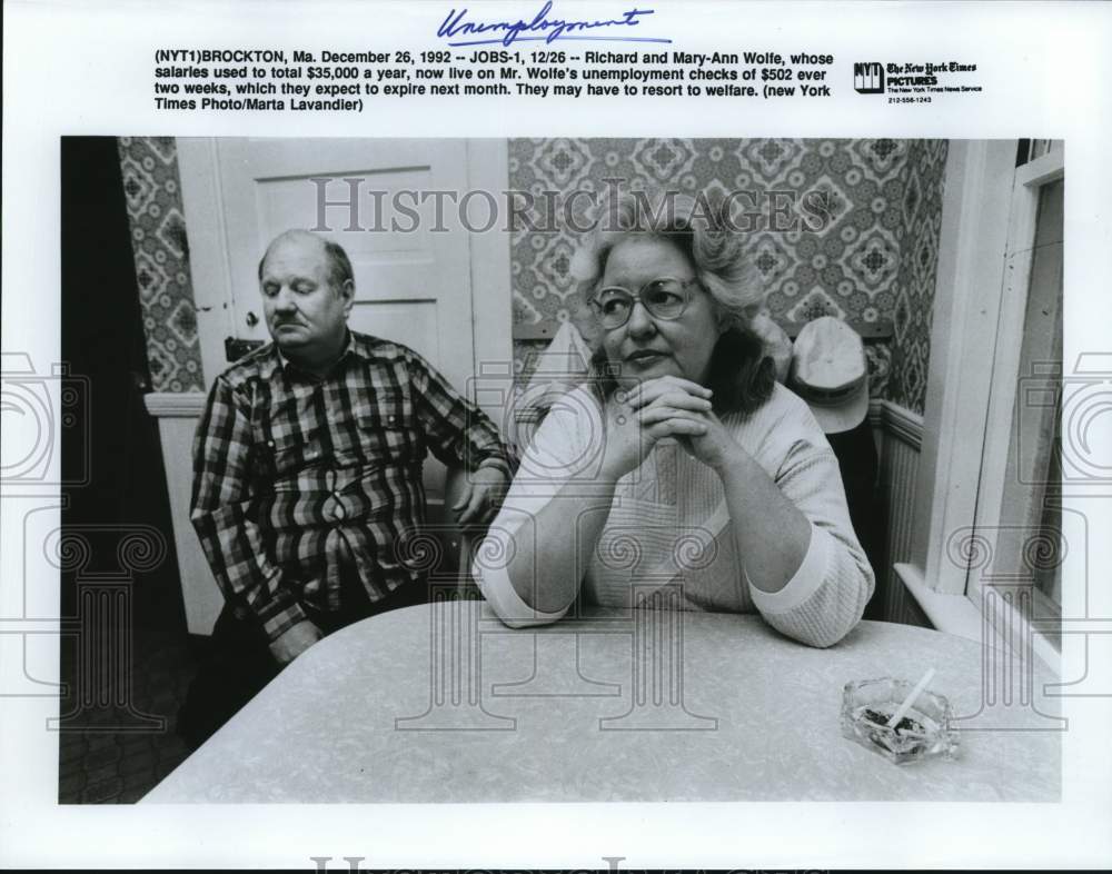 1992 Press Photo Richard and Mary-Ann Wolfe live in unemployment checks- Historic Images