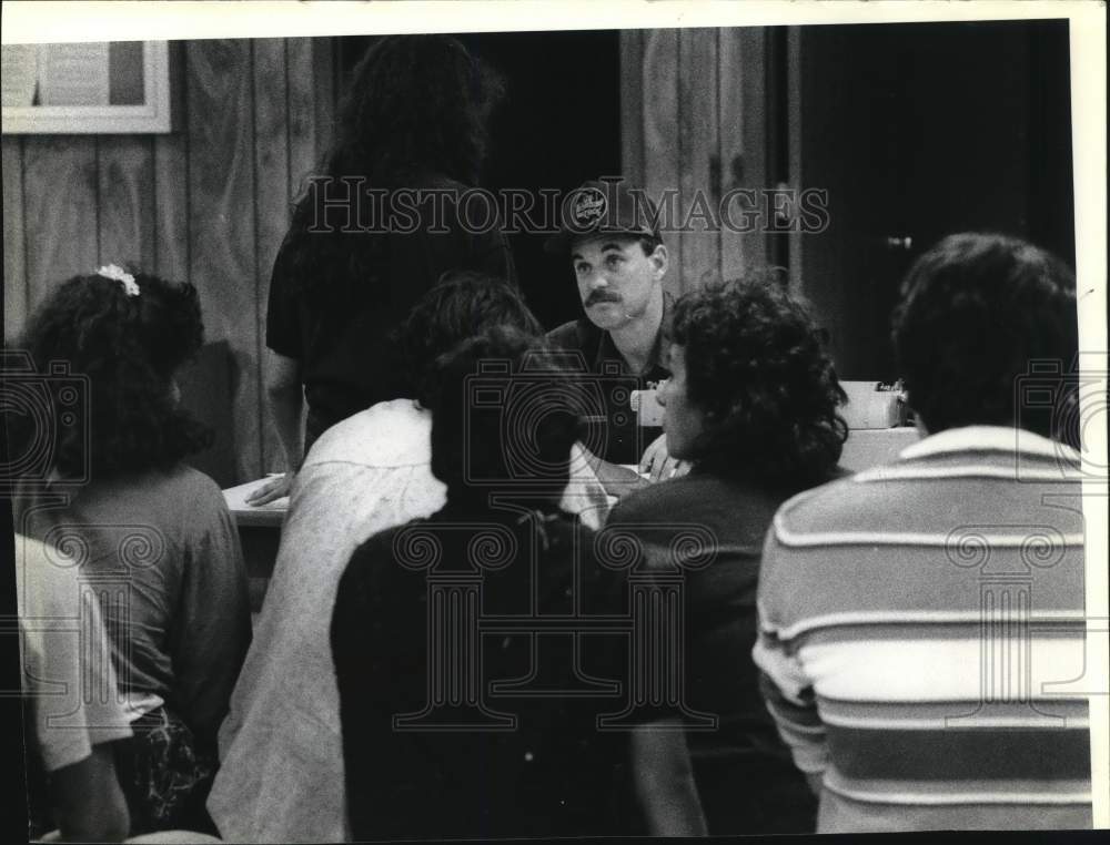 1990 Press Photo U.S. Border Patrol interviews crowd - sax25813- Historic Images