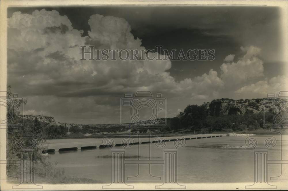 Press Photo Buoy Line Spans River in Texas - sax25855- Historic Images