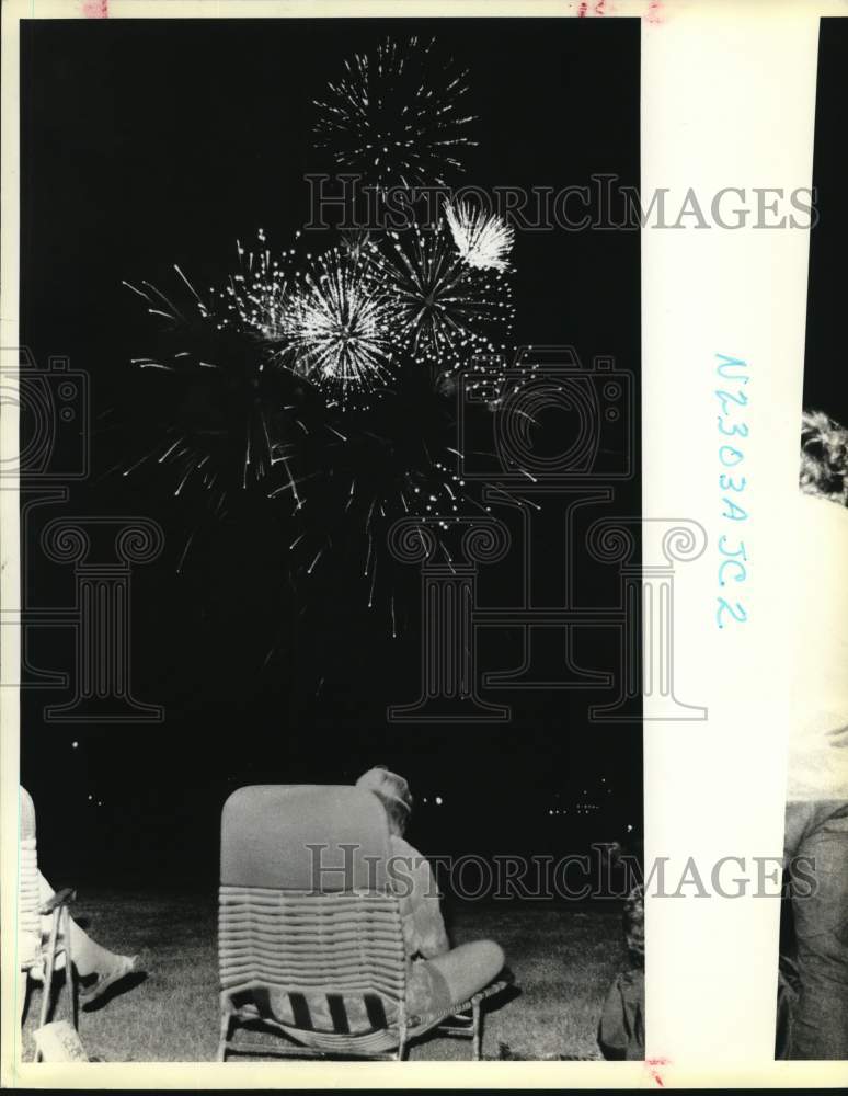 Press Photo Fireworks Display at Fort Sam Houston - sax26521- Historic Images