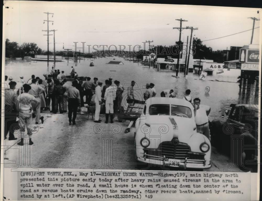 1949 Press Photo Flooded Highway 199 after heavy rains in Fort Worth, Texas- Historic Images