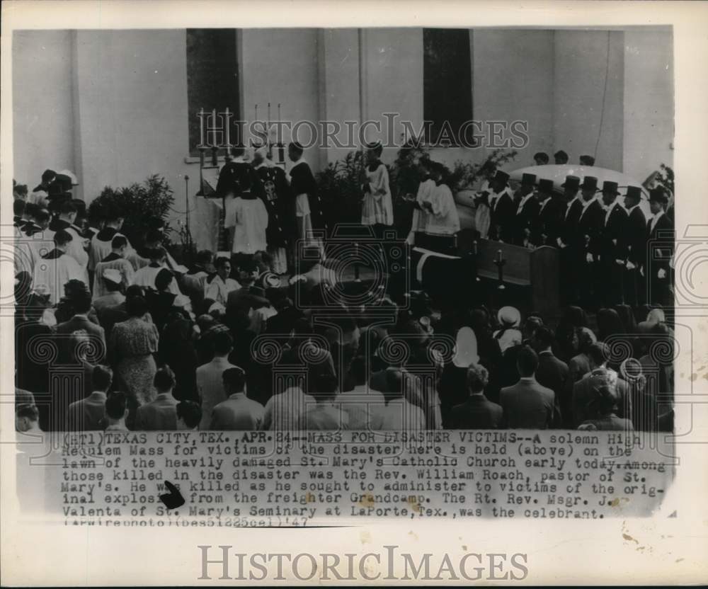 1947 Press Photo High Requiem Mass for victims at St. Mary&#39;s Catholic Church- Historic Images