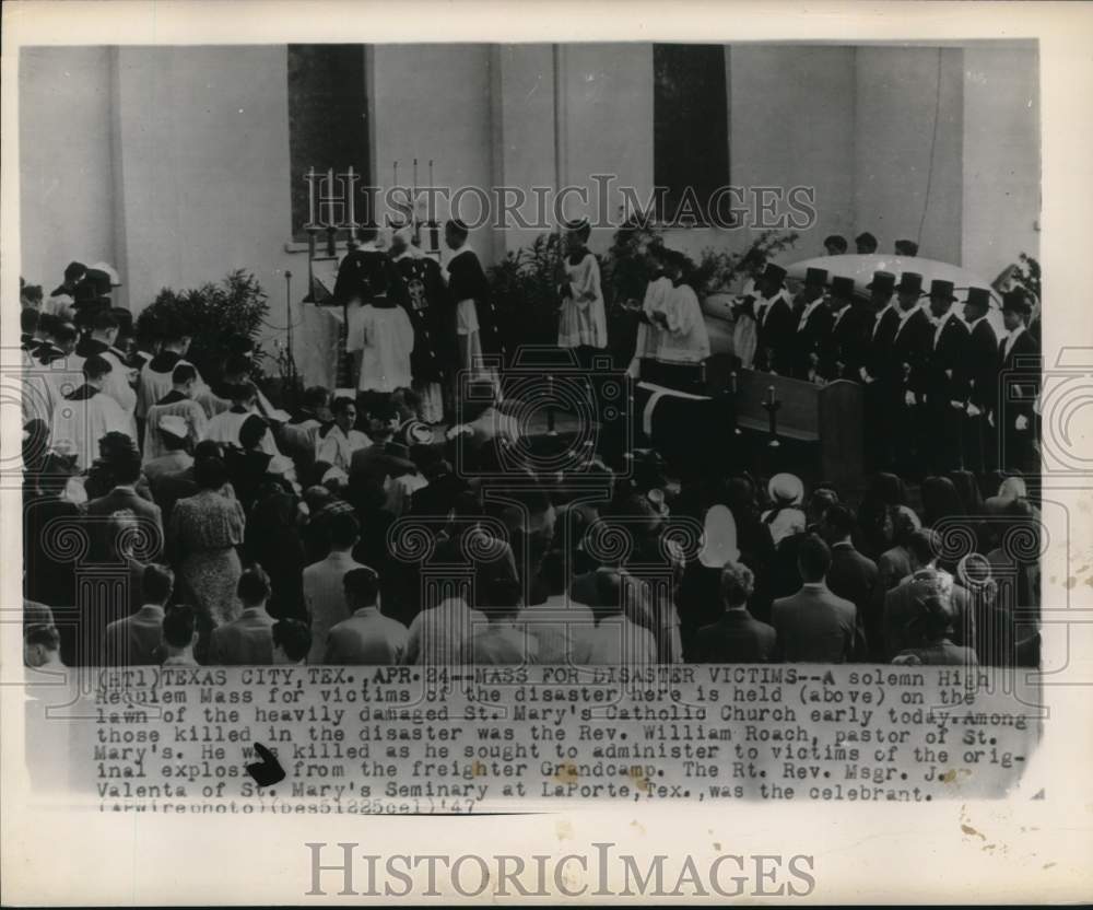 1947 Press Photo High Requiem Mass for victims at St. Mary's Catholic Church- Historic Images