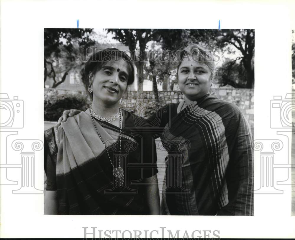 1993 Press Photo Lila Patel &amp; Ambila Natarajan at San Antonio Festival of India- Historic Images