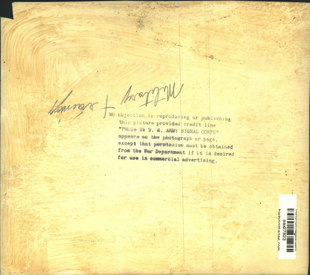 Press Photo A soldier rests, takes a drink during military training - sax27823