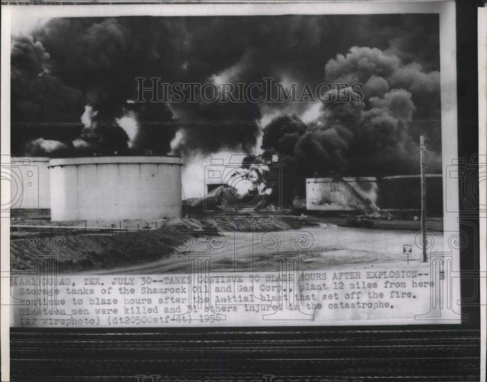 1956 Press Photo Shamrock Oil and Gas Storage Tank Fire in Dumas, Texas- Historic Images