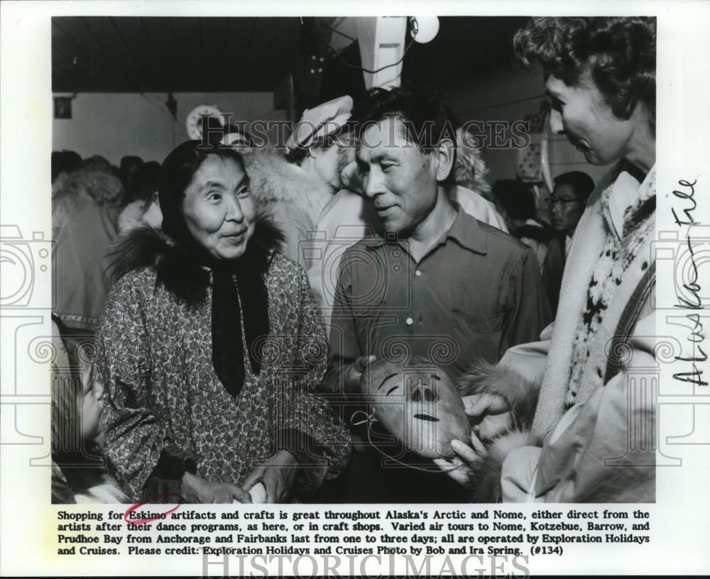 Press Photo Visitors shop for Eskimo Artifacts and Crafts in Alaska - sax28373- Historic Images