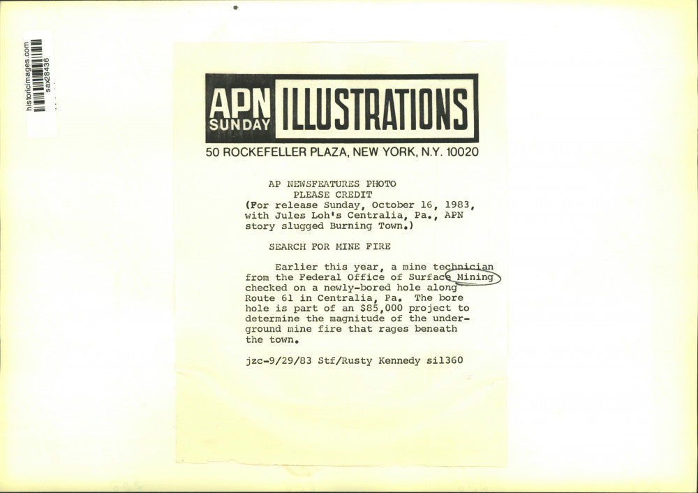 1983 Press Photo Mine Technician with bored hole on Route 61 in Pennsylvania