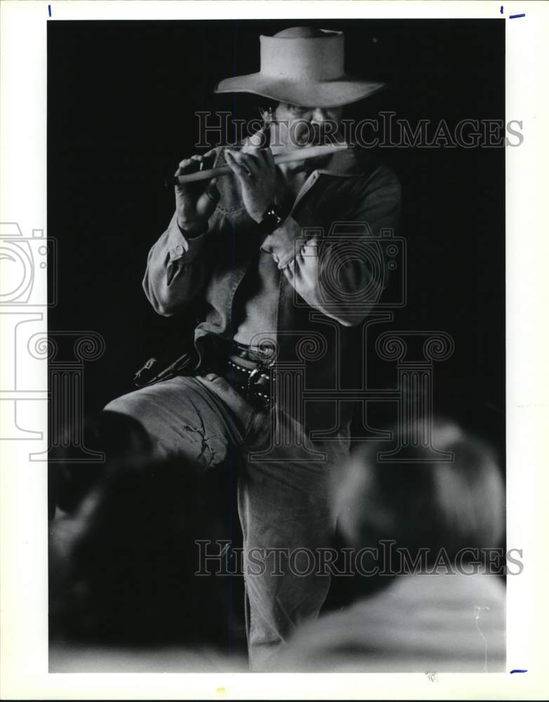 1992 Press Photo Flue Player Jim Fox at Institute of Texan Cultures Pioneer Days- Historic Images